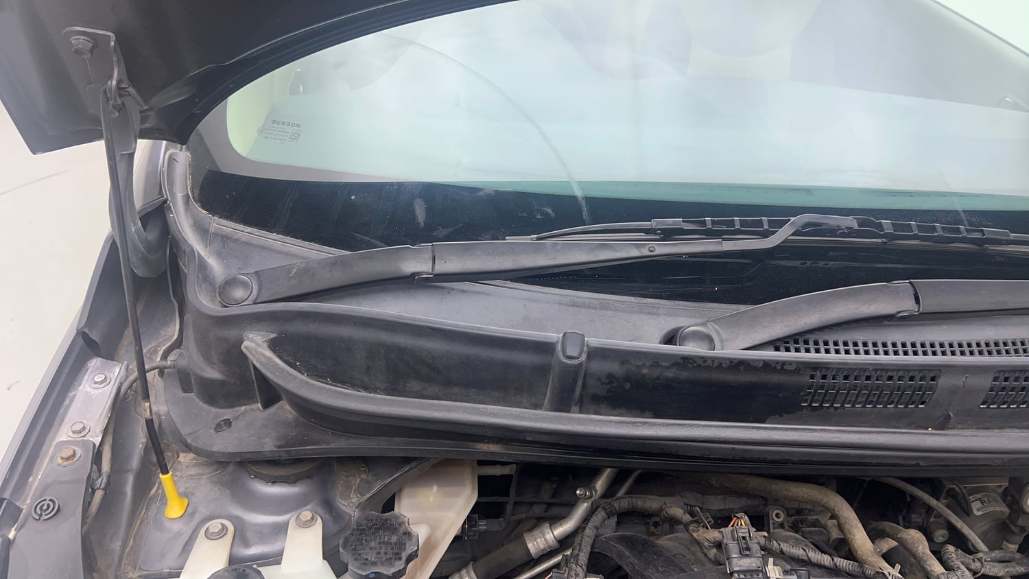 Used 2019 Hyundai Santro Magna CNG Cng Manual engine ENGINE RIGHT SIDE HINGE & APRON VIEW