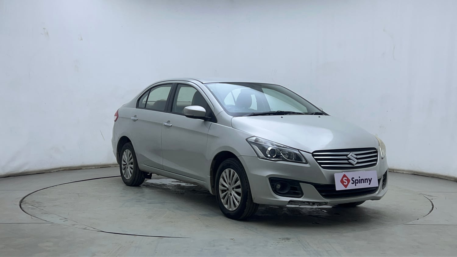 Used 2016 Maruti Suzuki Ciaz ZXi Petrol Manual exterior RIGHT FRONT CORNER VIEW