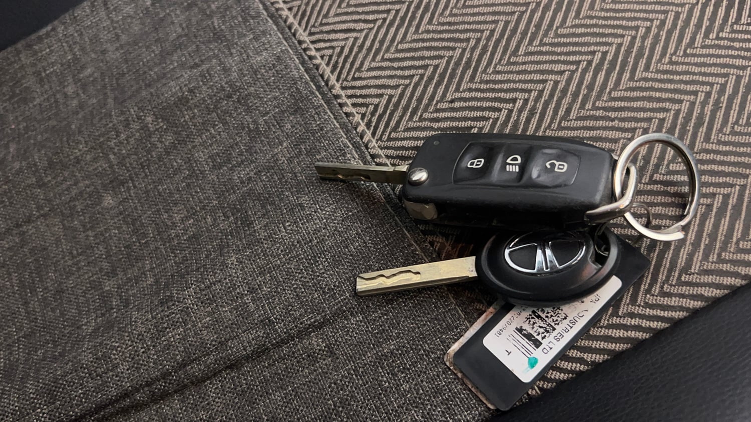Used 2022 Tata Altroz XM Plus Petrol Petrol Manual extra CAR KEY VIEW
