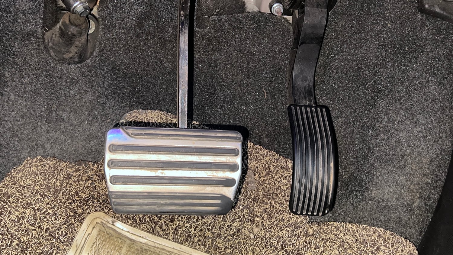 Used 2019 Mahindra XUV500 W11 AT Diesel Automatic interior PEDALS VIEW
