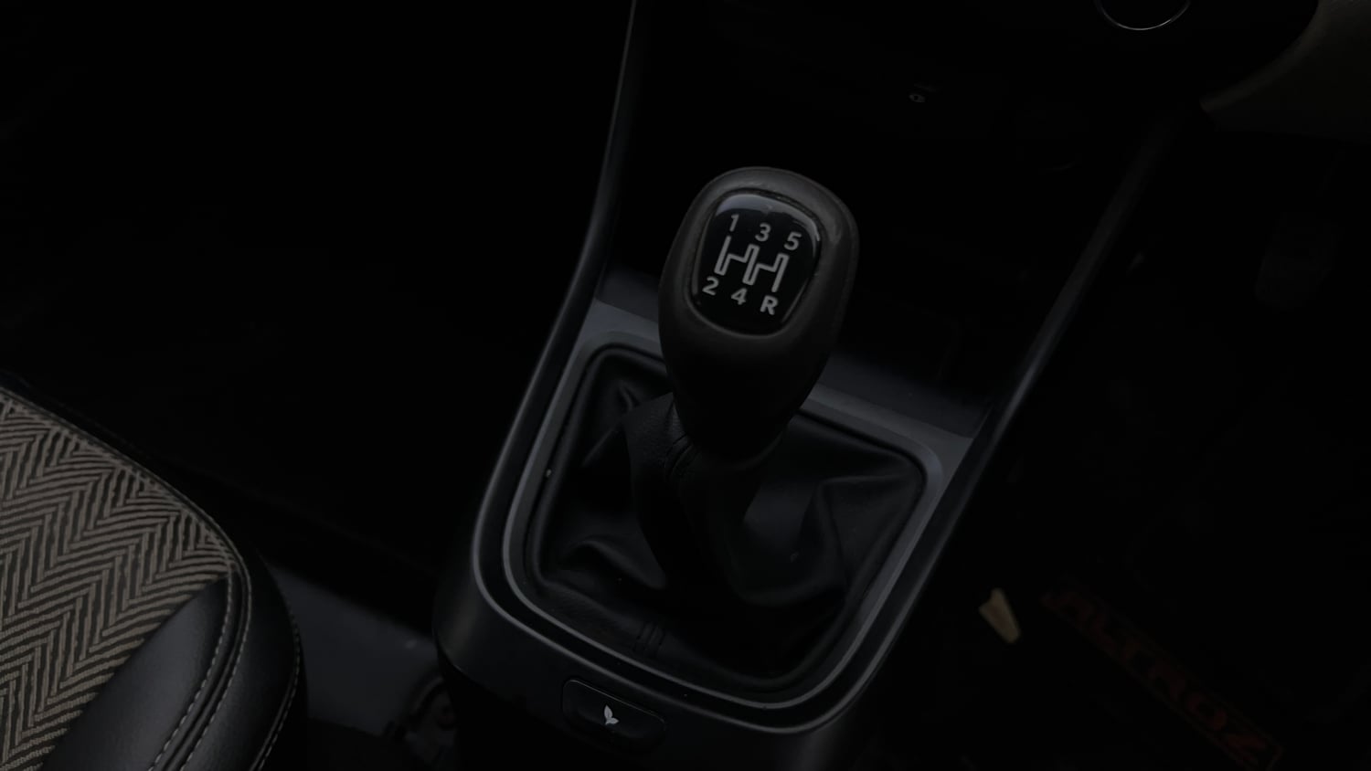 Used 2022 Tata Altroz XM Plus Petrol Petrol Manual interior GEAR  KNOB VIEW