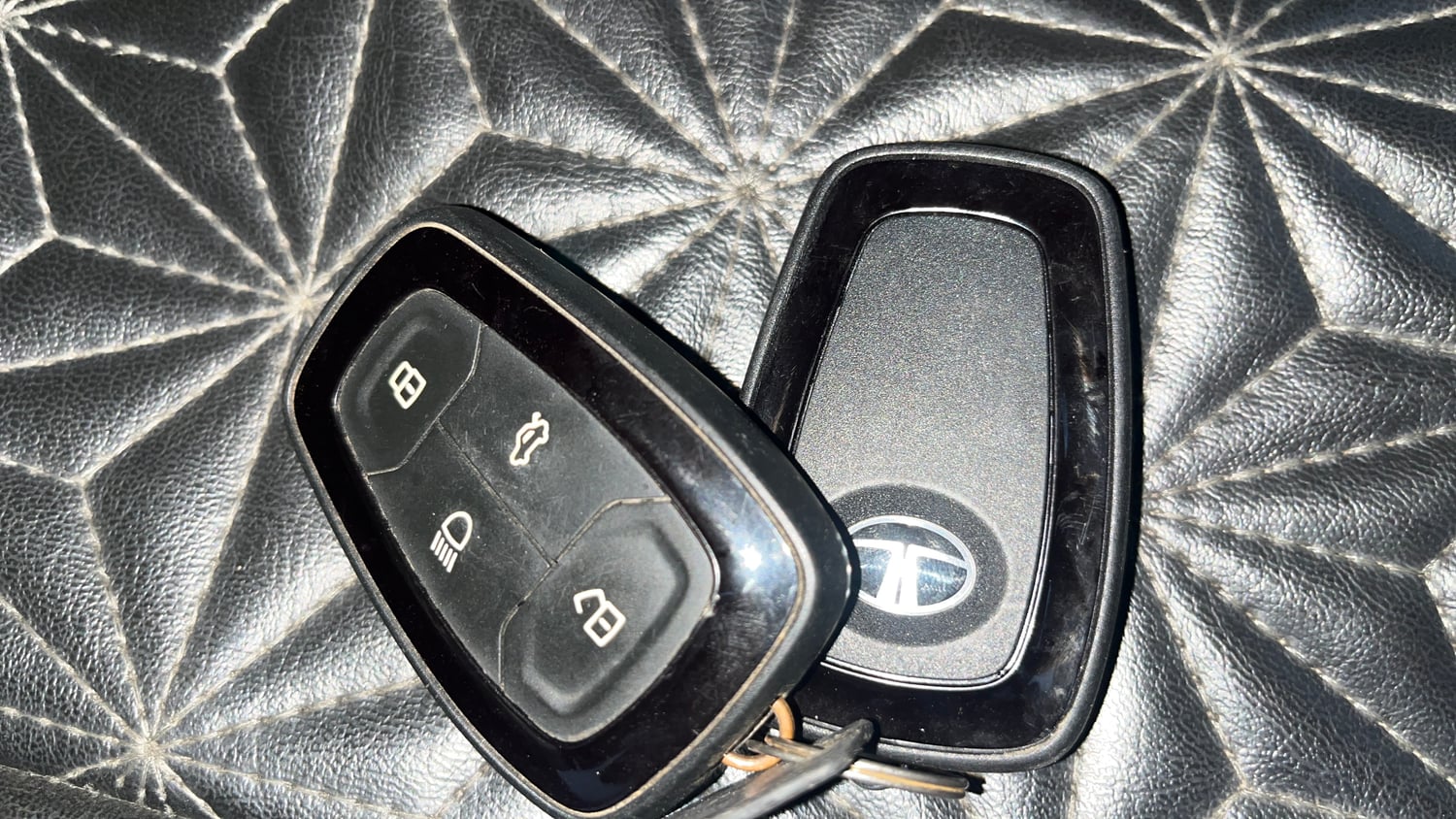 Used 2018 Tata Nexon XZA Plus Diesel Dual Tone Diesel Automatic extra CAR KEY VIEW