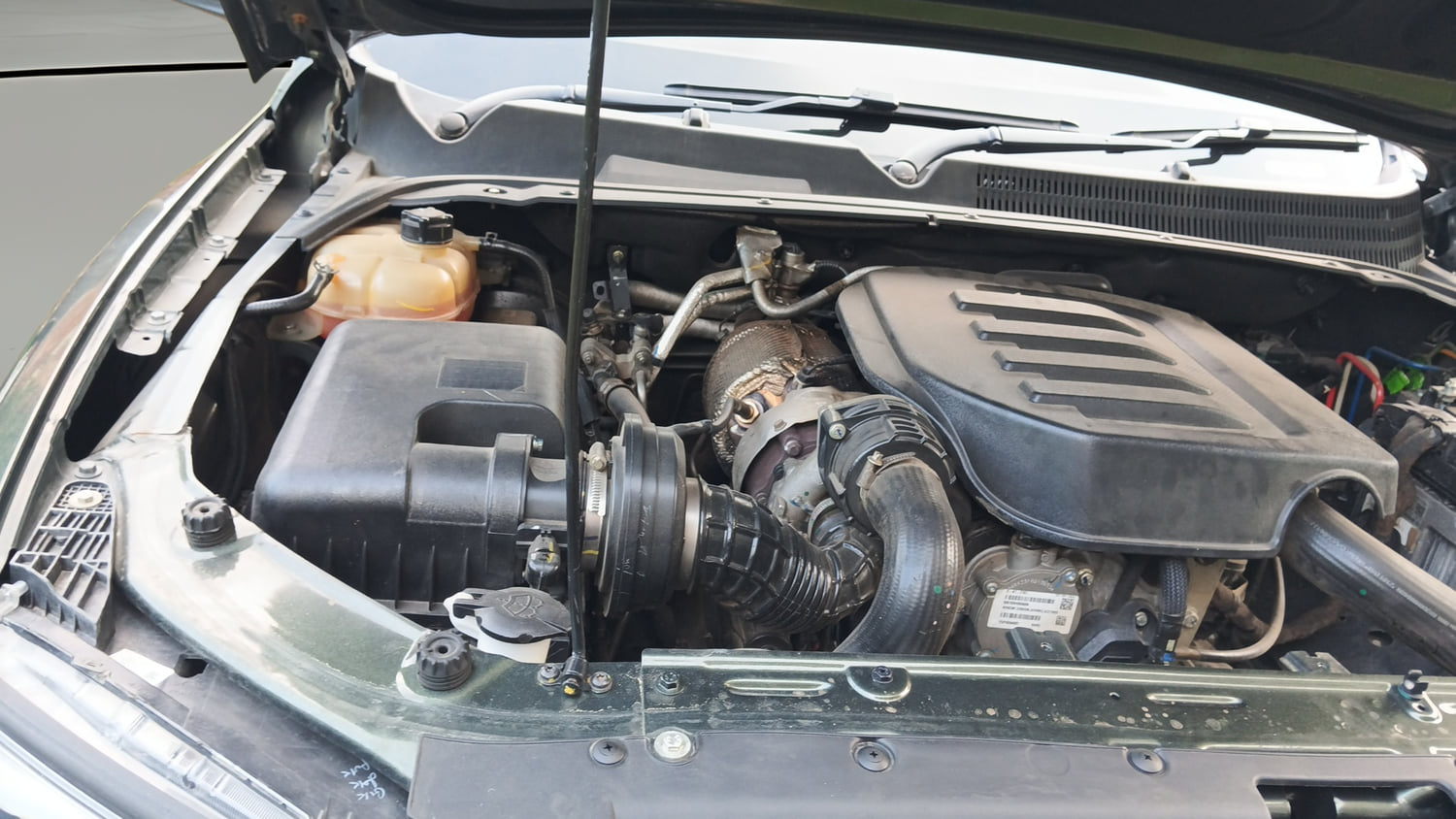 Used 2023 Mahindra Scorpio N Z8 L Diesel AT 4WD 7 STR Diesel Automatic engine ENGINE RIGHT SIDE VIEW