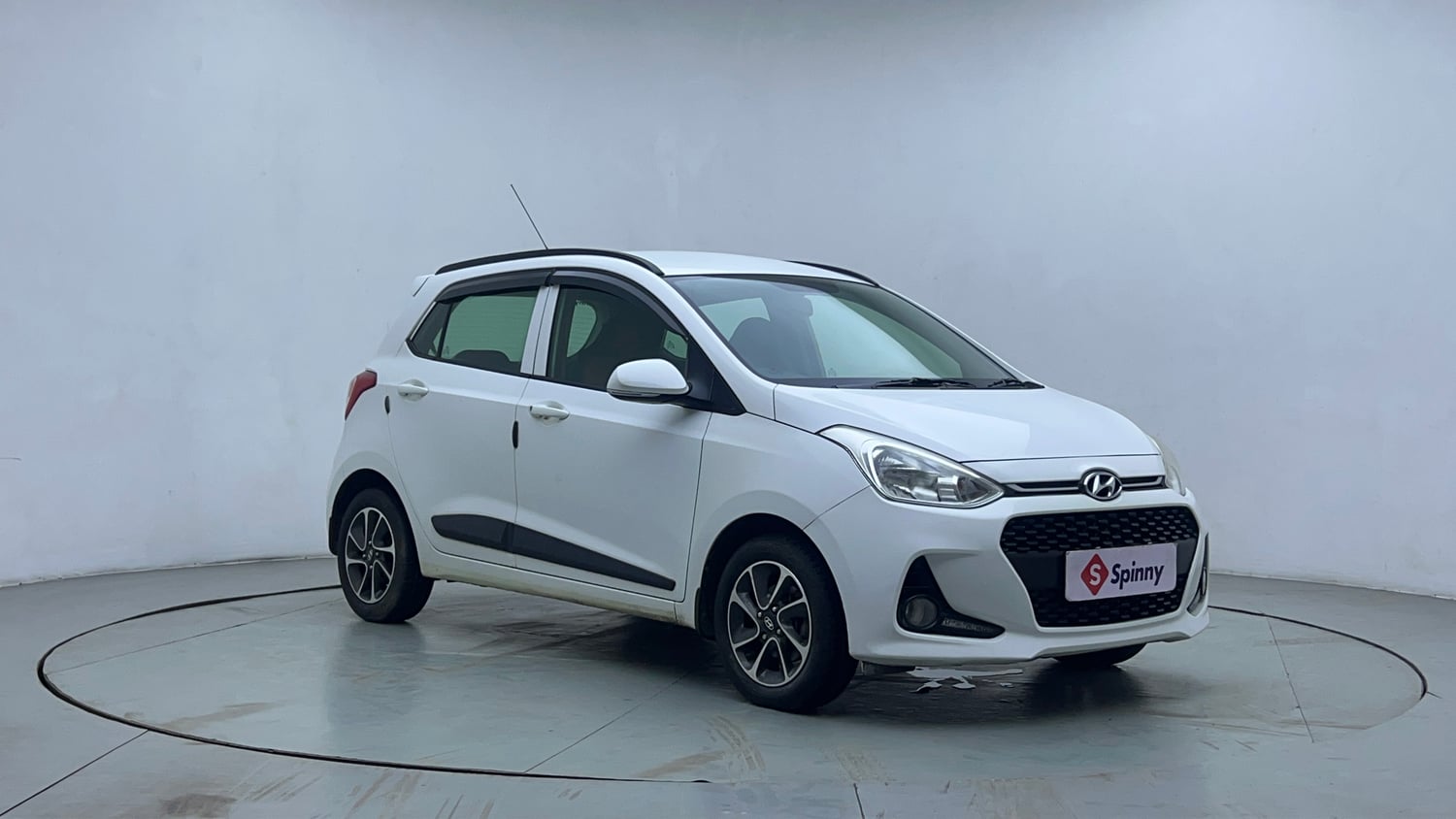 Used 2019 Hyundai Grand i10 Sportz AT 1.2 Kappa VTVT Petrol Automatic exterior RIGHT FRONT CORNER VIEW