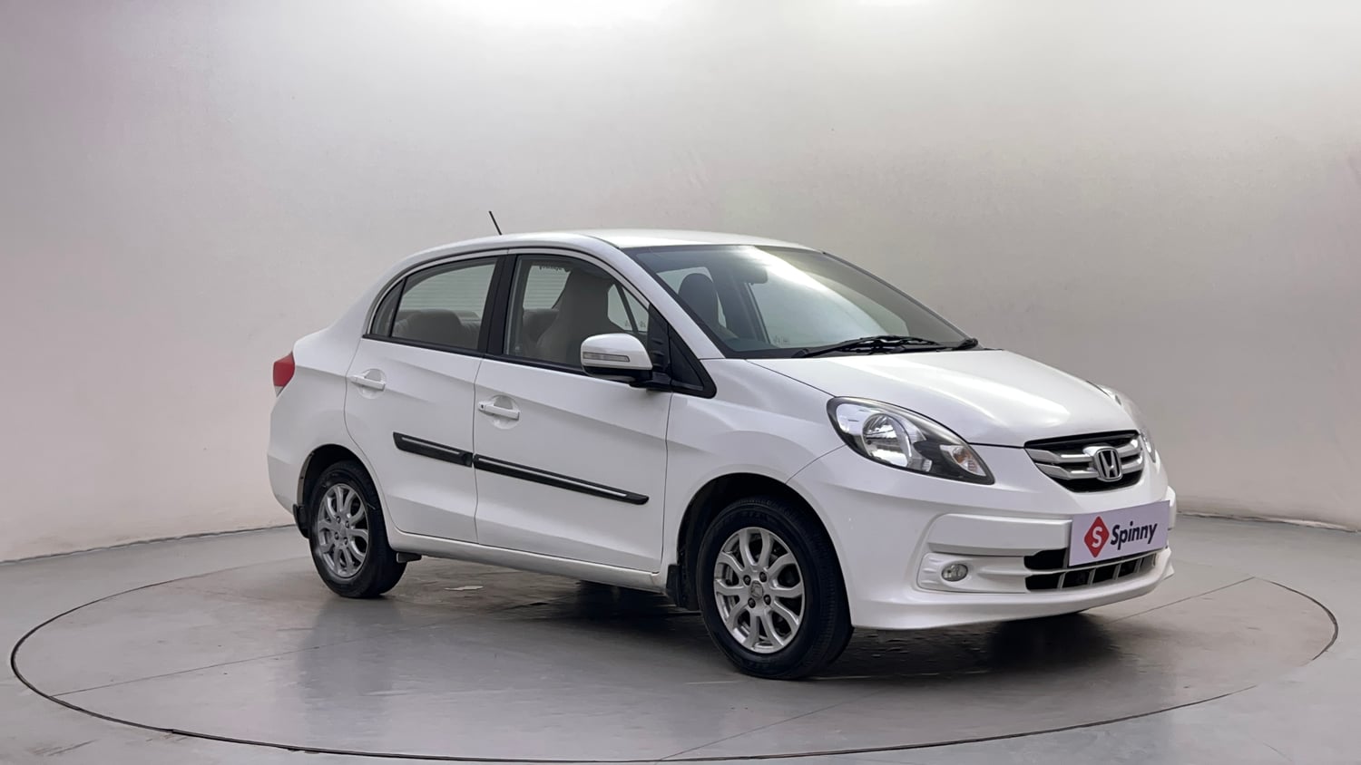 Used 2014 Honda Amaze 1.2 VX AT i-VTEC Petrol Automatic exterior RIGHT FRONT CORNER VIEW