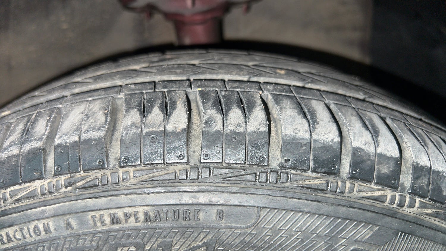 Used 2016 Hyundai Xcent SX 1.2 Petrol Manual tyres RIGHT FRONT TYRE TREAD VIEW