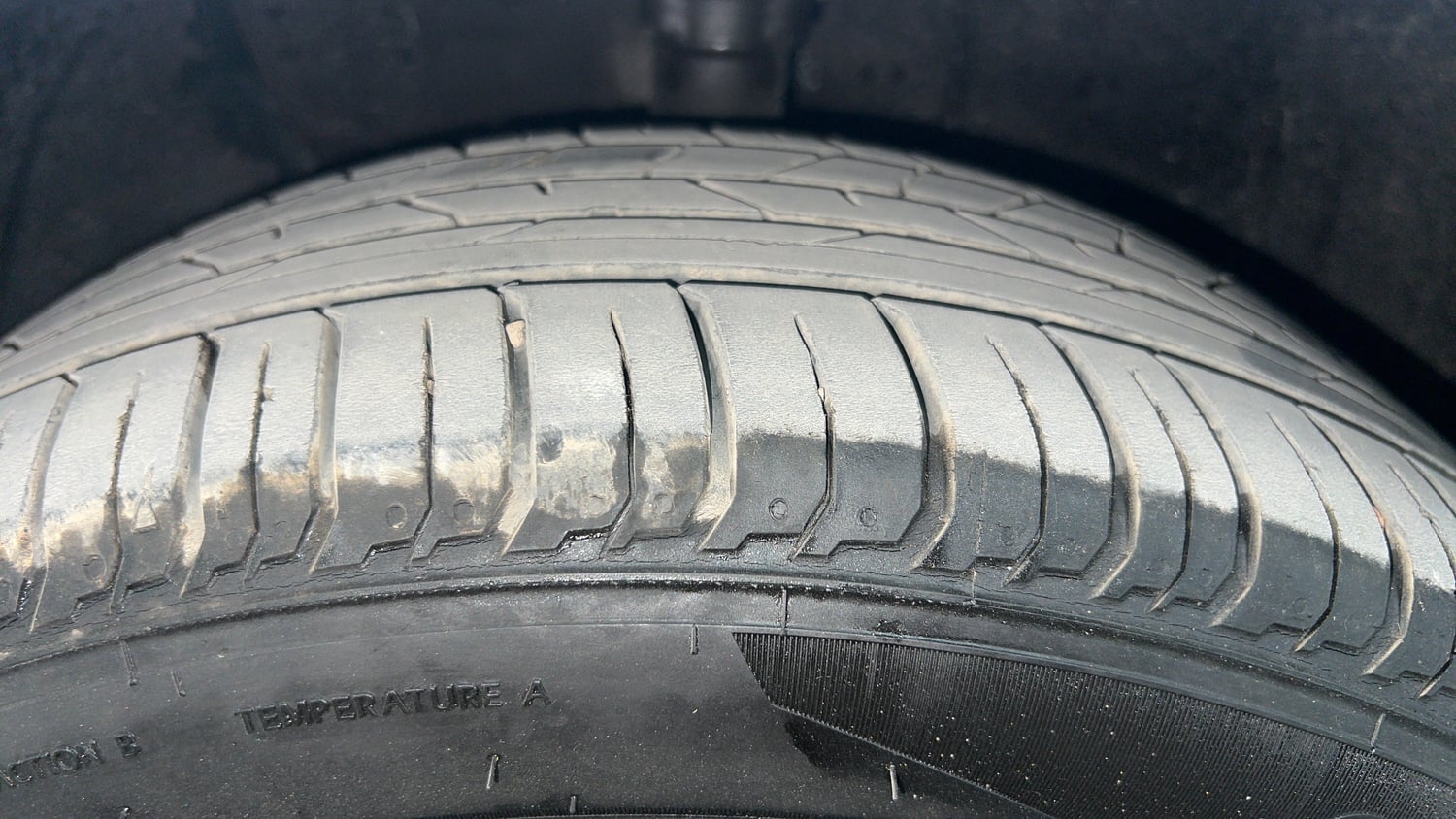 Used 2024 Hyundai New i20 Asta (O) 1.2 IVT Petrol Automatic tyres LEFT FRONT TYRE TREAD VIEW