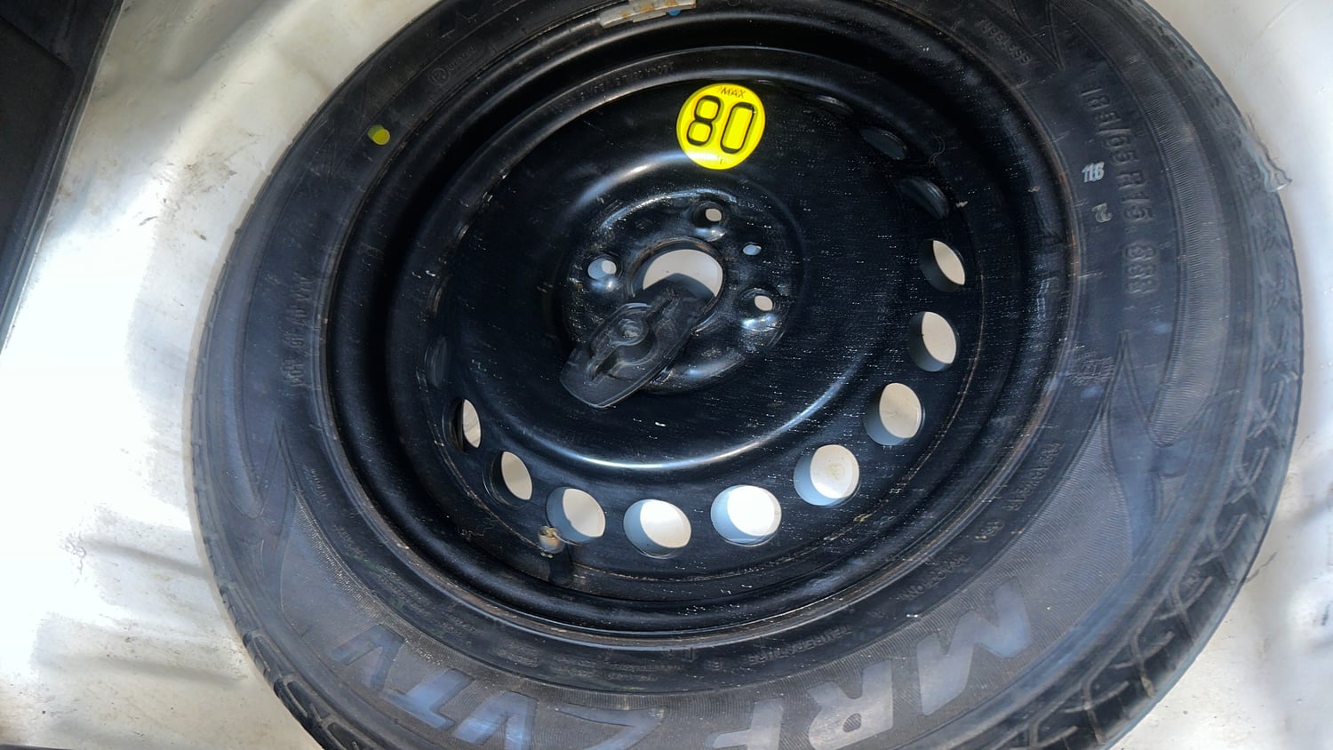 Used 2016 Maruti Suzuki Baleno Zeta 1.2 Petrol Manual tyres SPARE TYRE VIEW
