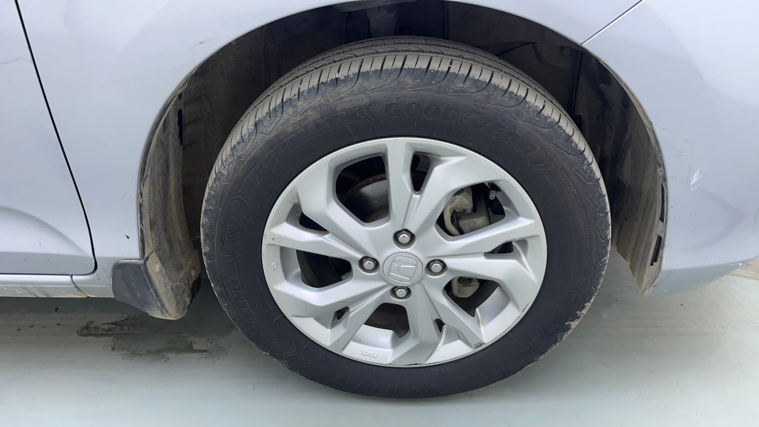 Used 2018 Honda Amaze 1.2 V CVT Petrol Petrol Automatic tyres RIGHT FRONT TYRE RIM VIEW