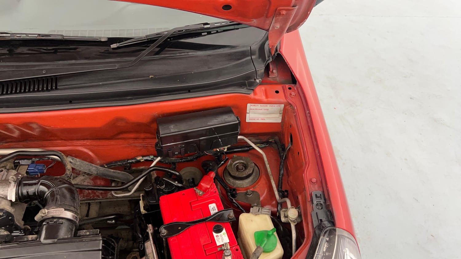 Used 2017 Maruti Suzuki Alto 800 VXi Petrol Manual engine ENGINE LEFT SIDE HINGE & APRON VIEW