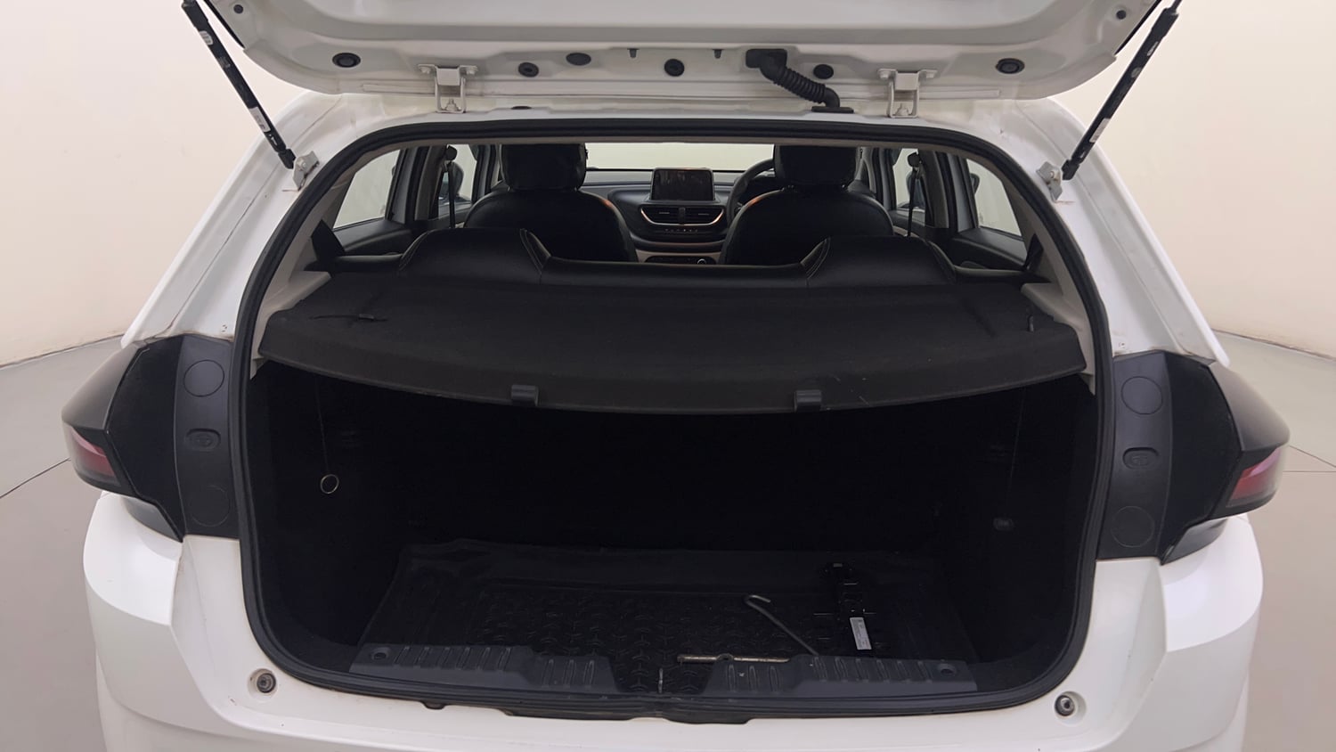 Used 2022 Tata Altroz XM Plus Petrol Petrol Manual interior DICKY INSIDE VIEW