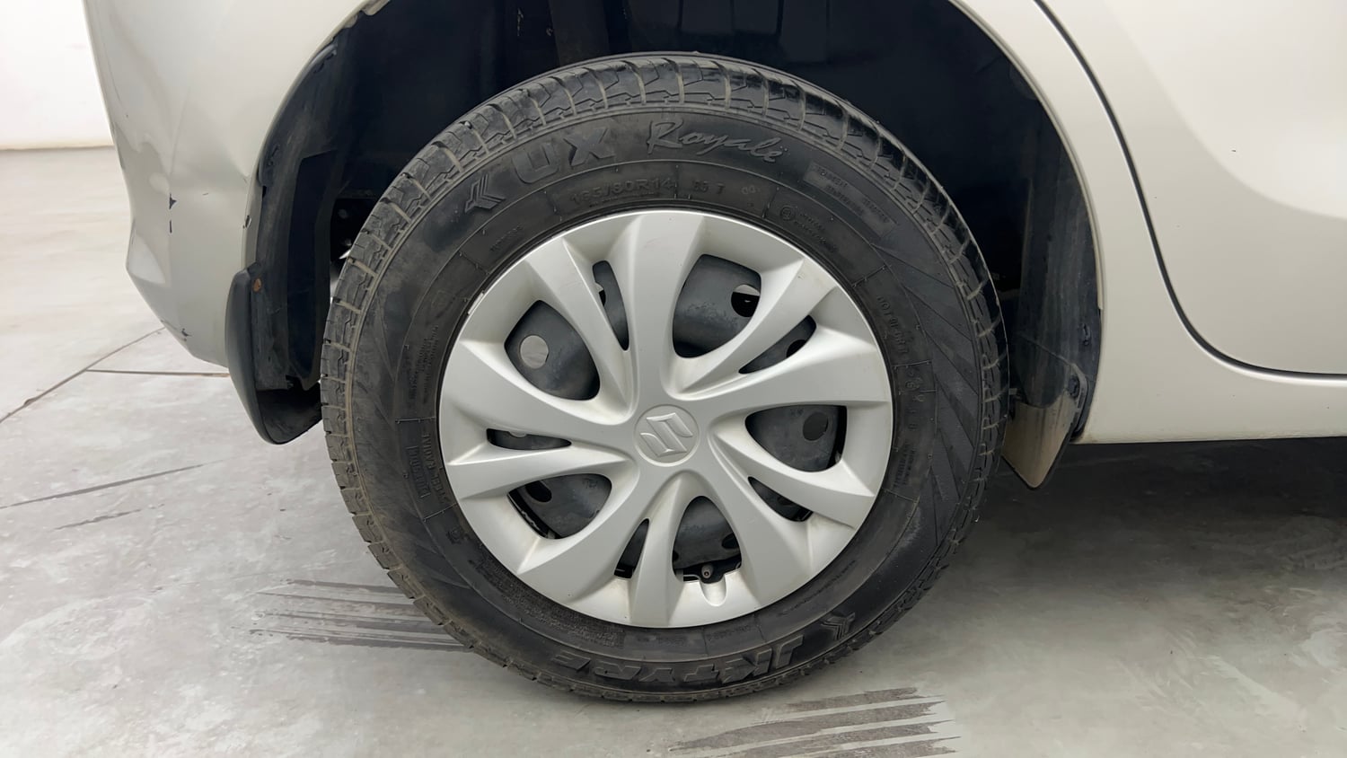 Used 2023 Maruti Suzuki Swift VXi Petrol Manual tyres RIGHT REAR TYRE RIM VIEW
