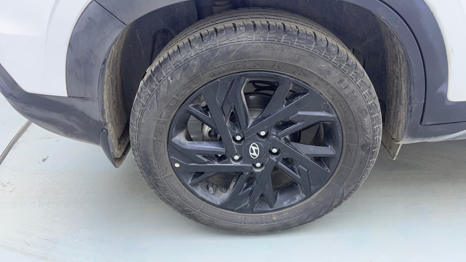 Used 2024 Hyundai Creta 1.5 MPi Petrol MT S(O) Petrol Manual tyres RIGHT REAR TYRE RIM VIEW
