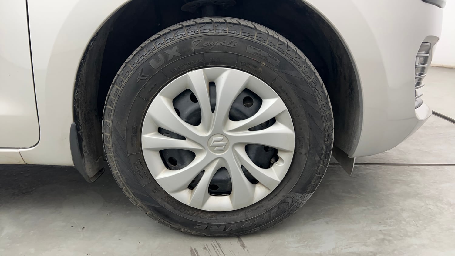 Used 2023 Maruti Suzuki Swift VXi Petrol Manual tyres RIGHT FRONT TYRE RIM VIEW
