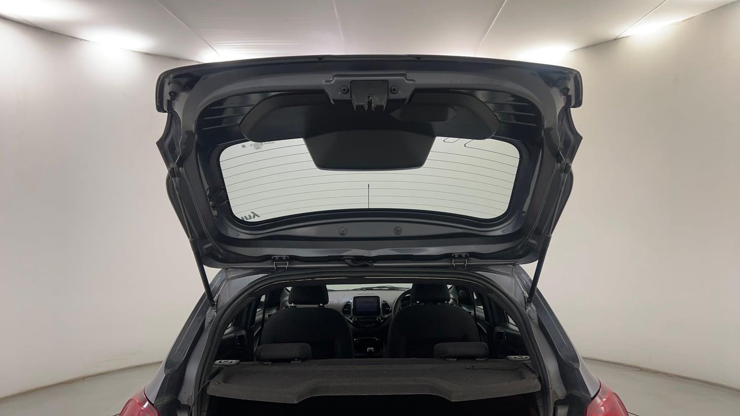 Used 2018 Ford Freestyle Titanium Plus 1.2 Ti-VCT Petrol Manual interior DICKY DOOR OPEN VIEW