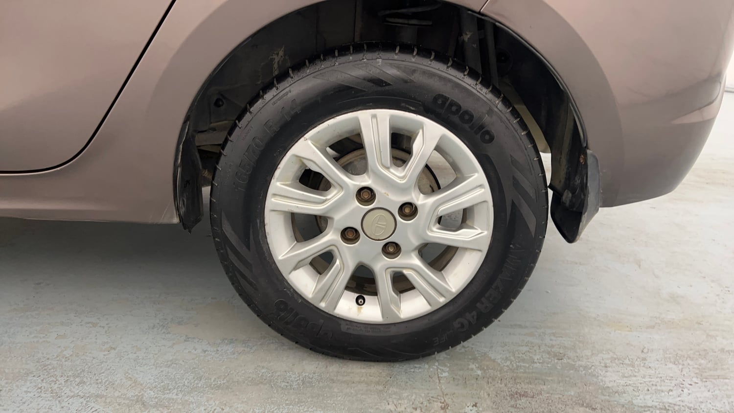 Used 2018 Tata Tigor Revotorq XZ (O) Diesel Manual tyres LEFT REAR TYRE RIM VIEW