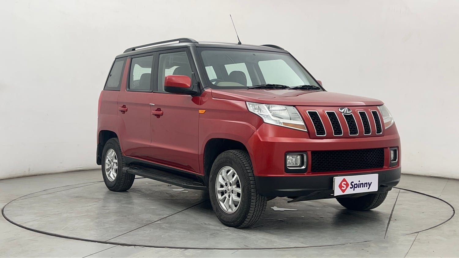 Used 2017 Mahindra TUV300 T8 mHAWK100 Dual Tone Diesel Manual exterior RIGHT FRONT CORNER VIEW