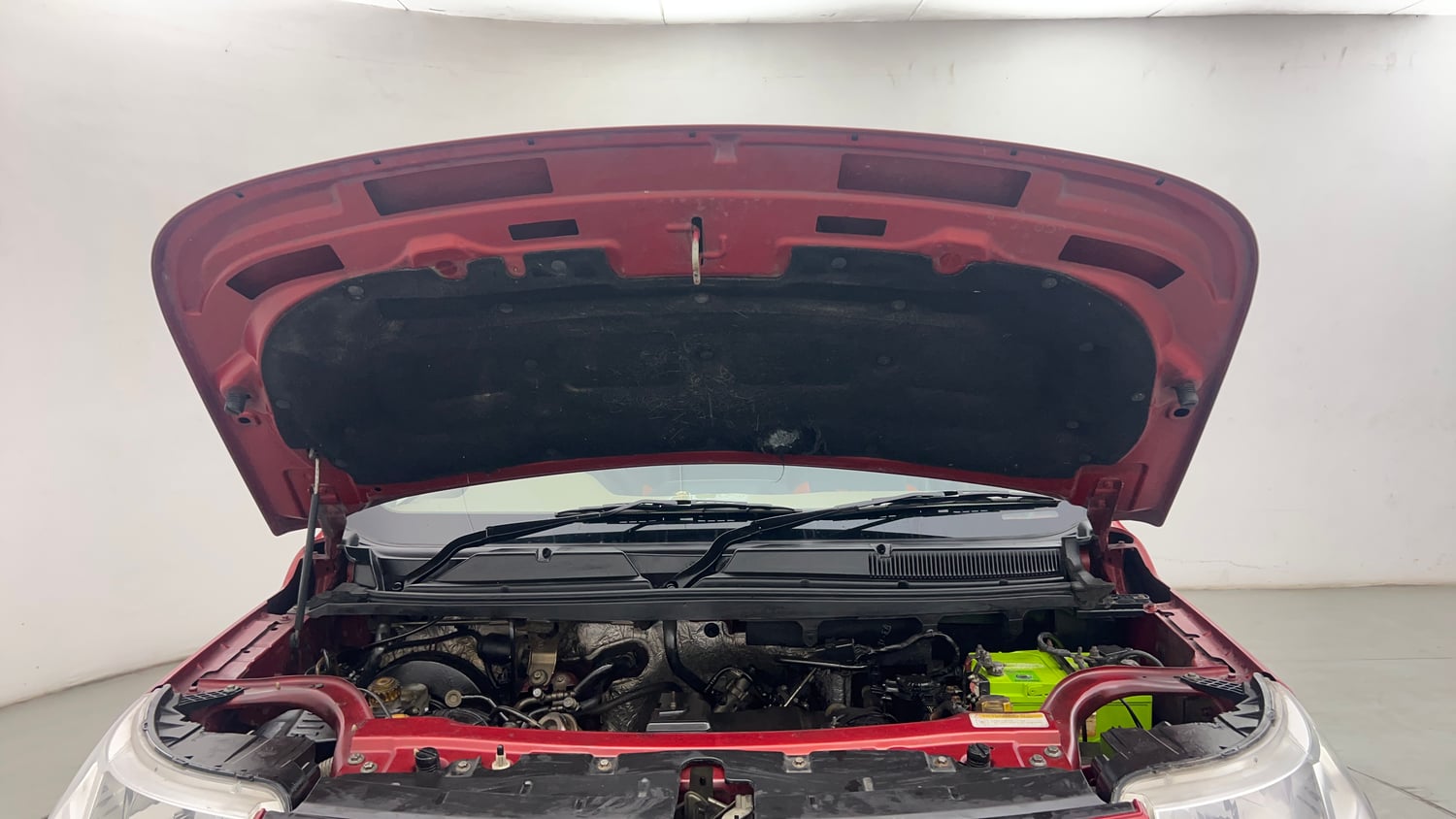 Used 2017 Mahindra TUV300 T8 mHAWK100 Dual Tone Diesel Manual engine ENGINE & BONNET OPEN FRONT VIEW