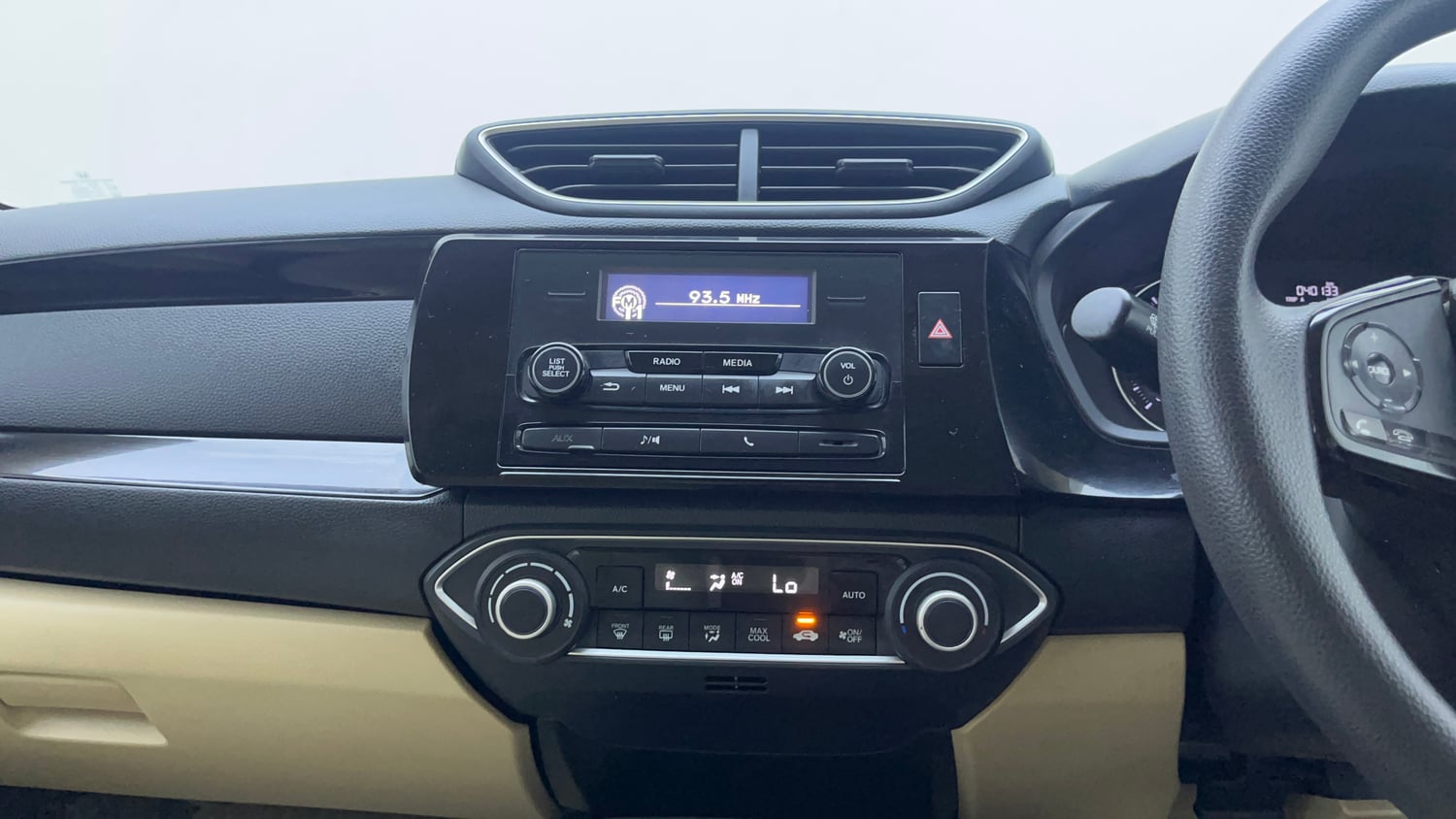 Used 2018 Honda Amaze 1.2 V CVT Petrol Petrol Automatic interior MUSIC SYSTEM & AC CONTROL VIEW