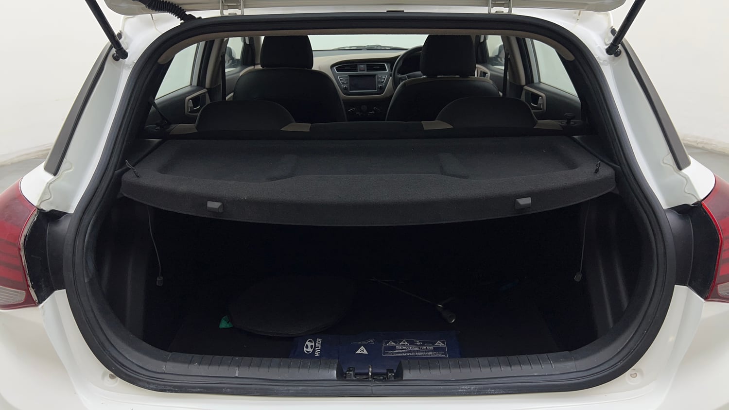 Used 2020 Hyundai Elite i20 Sportz Plus 1.2 Petrol Manual interior DICKY INSIDE VIEW