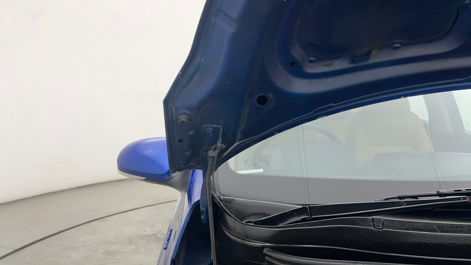 Used 2015 Hyundai Xcent S 1.2 (O) Petrol Manual engine ENGINE RIGHT SIDE HINGE & APRON VIEW