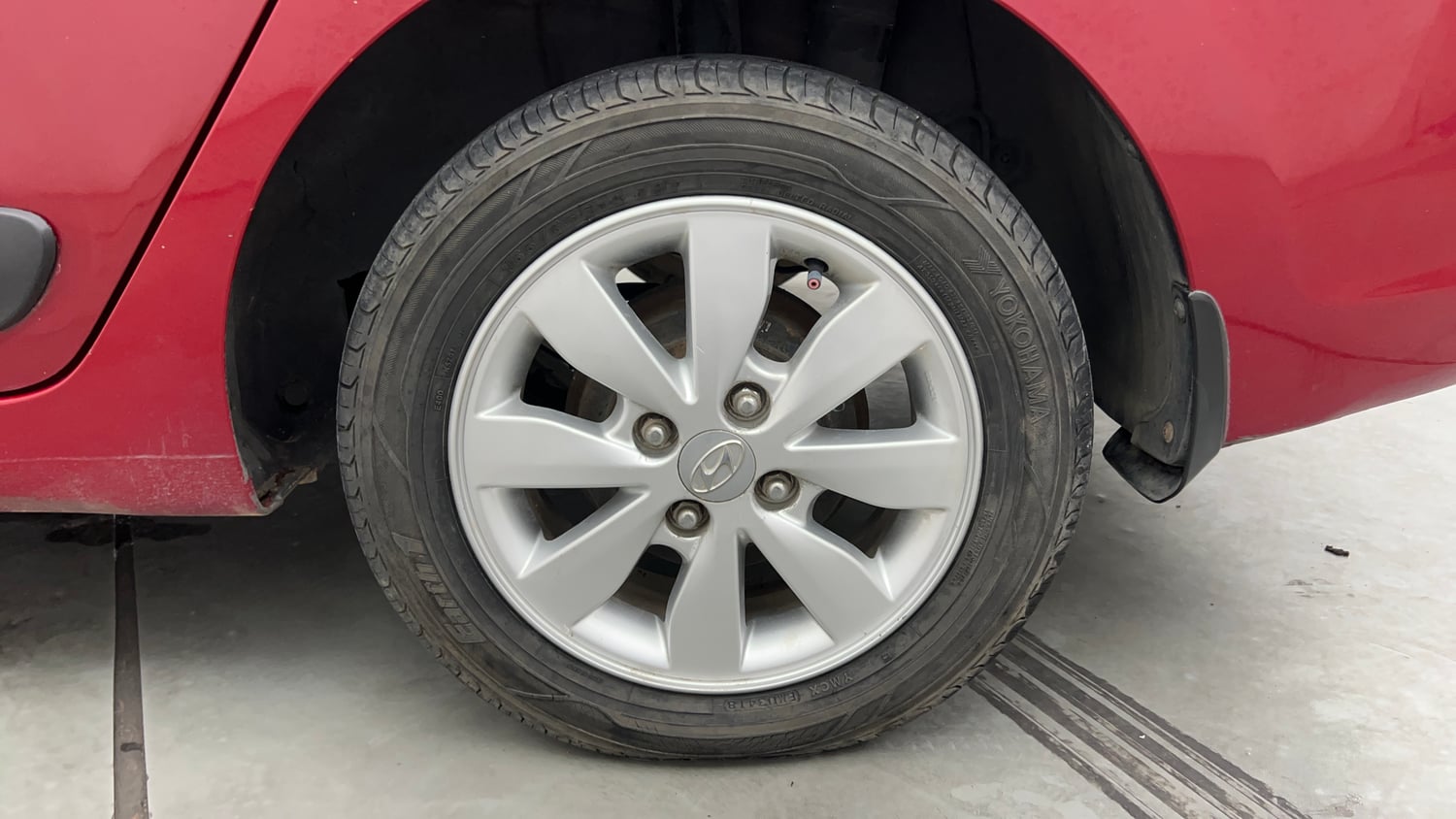 Used 2016 Hyundai Xcent SX 1.2 Petrol Manual tyres LEFT REAR TYRE RIM VIEW
