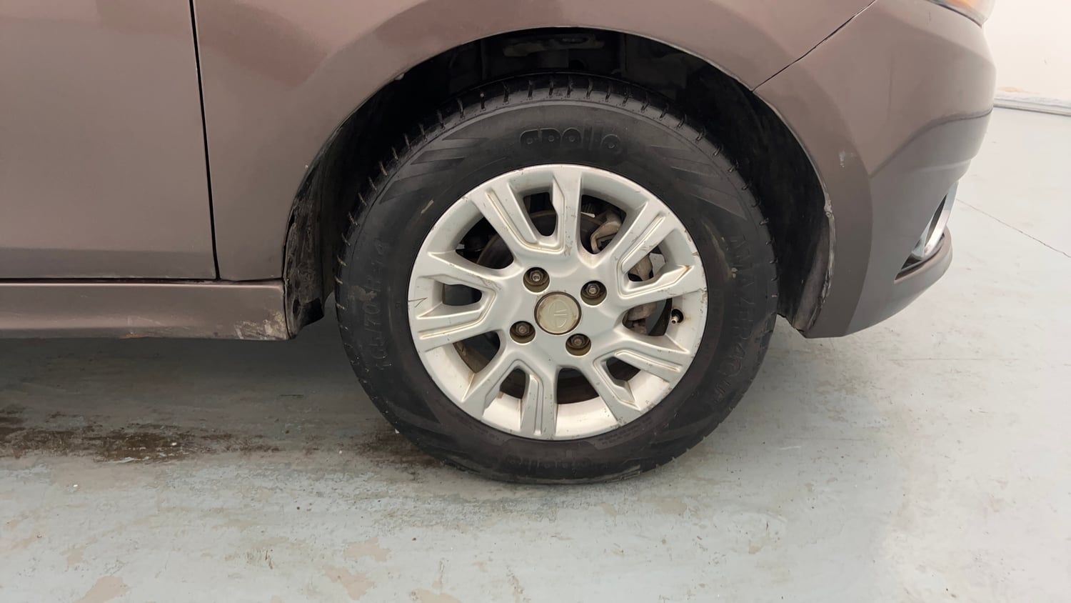 Used 2018 Tata Tigor Revotorq XZ (O) Diesel Manual tyres RIGHT FRONT TYRE RIM VIEW