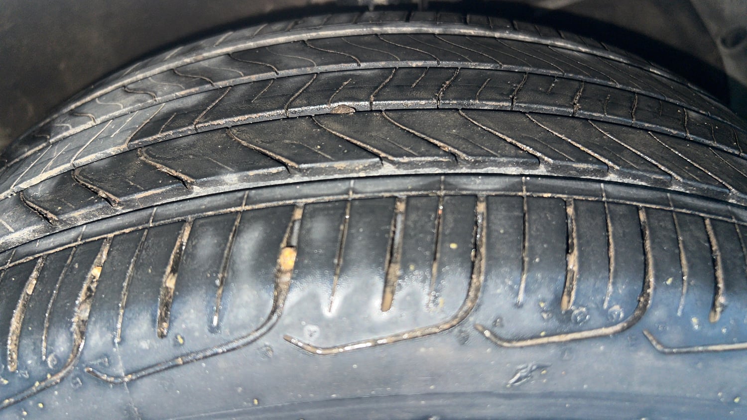 Used 2016 Maruti Suzuki Baleno Zeta 1.2 Petrol Manual tyres RIGHT FRONT TYRE TREAD VIEW