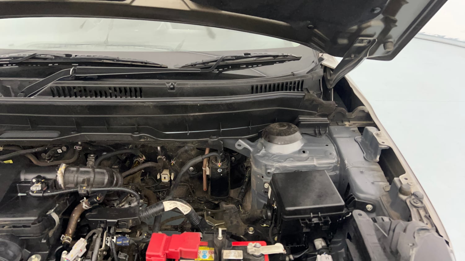 Used 2025 Maruti Suzuki Brezza VXi Petrol Manual engine ENGINE LEFT SIDE HINGE & APRON VIEW