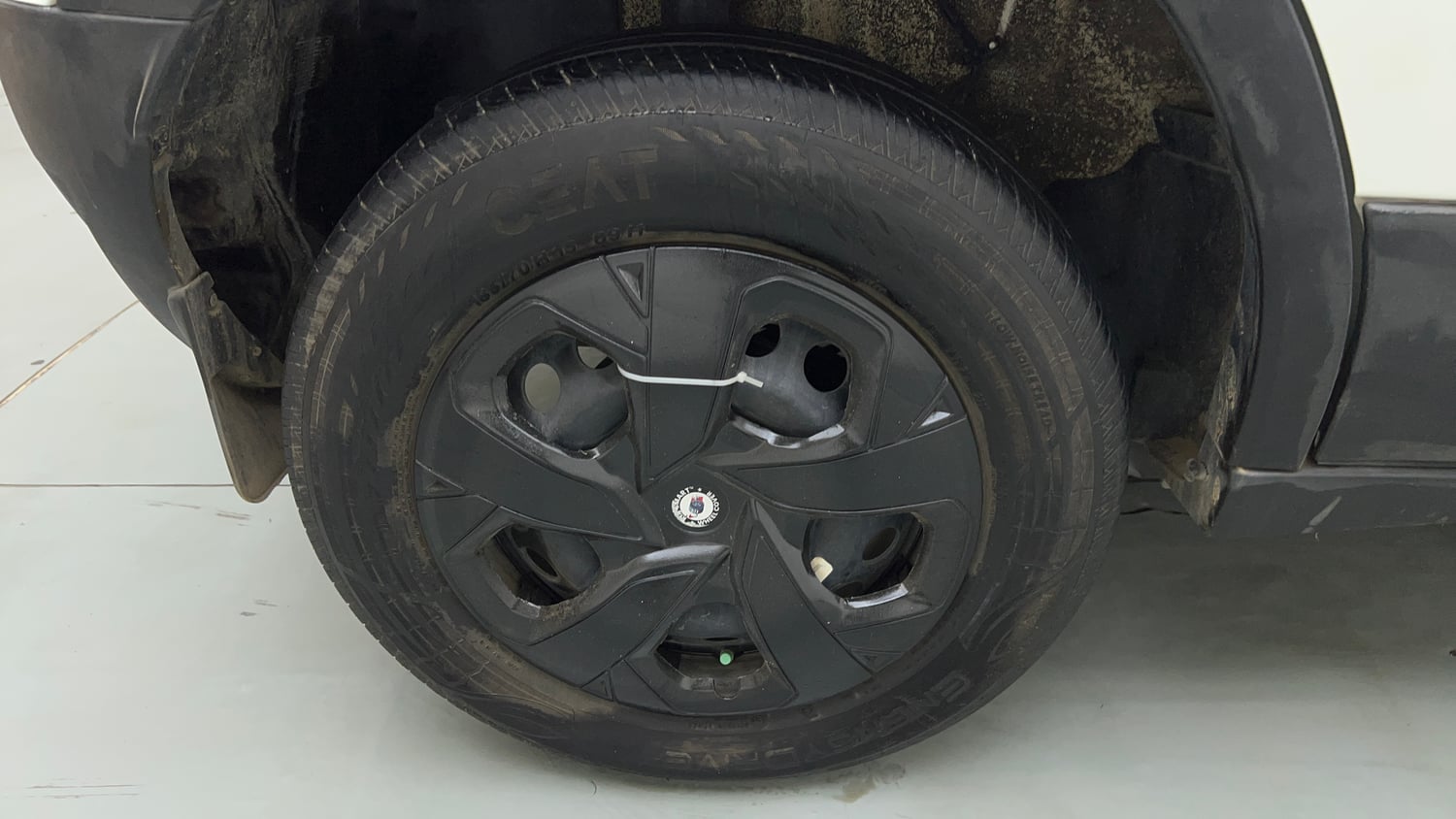 Used 2025 Tata Punch Adventure Plus AMT Petrol Automatic tyres RIGHT REAR TYRE RIM VIEW