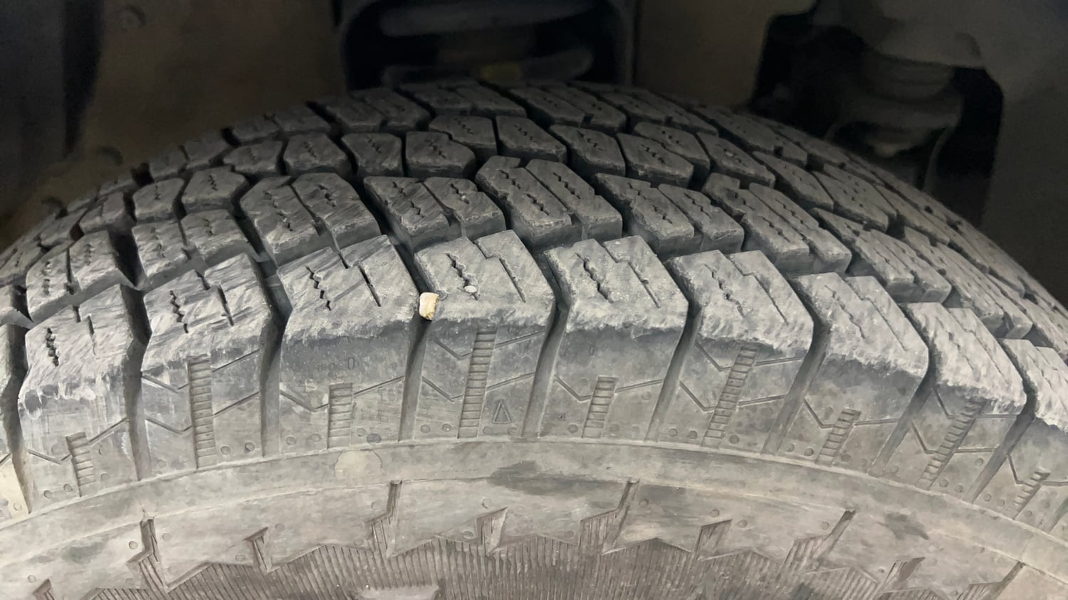 Used 2016 Mahindra TUV300 T8 Diesel Manual tyres RIGHT FRONT TYRE TREAD VIEW