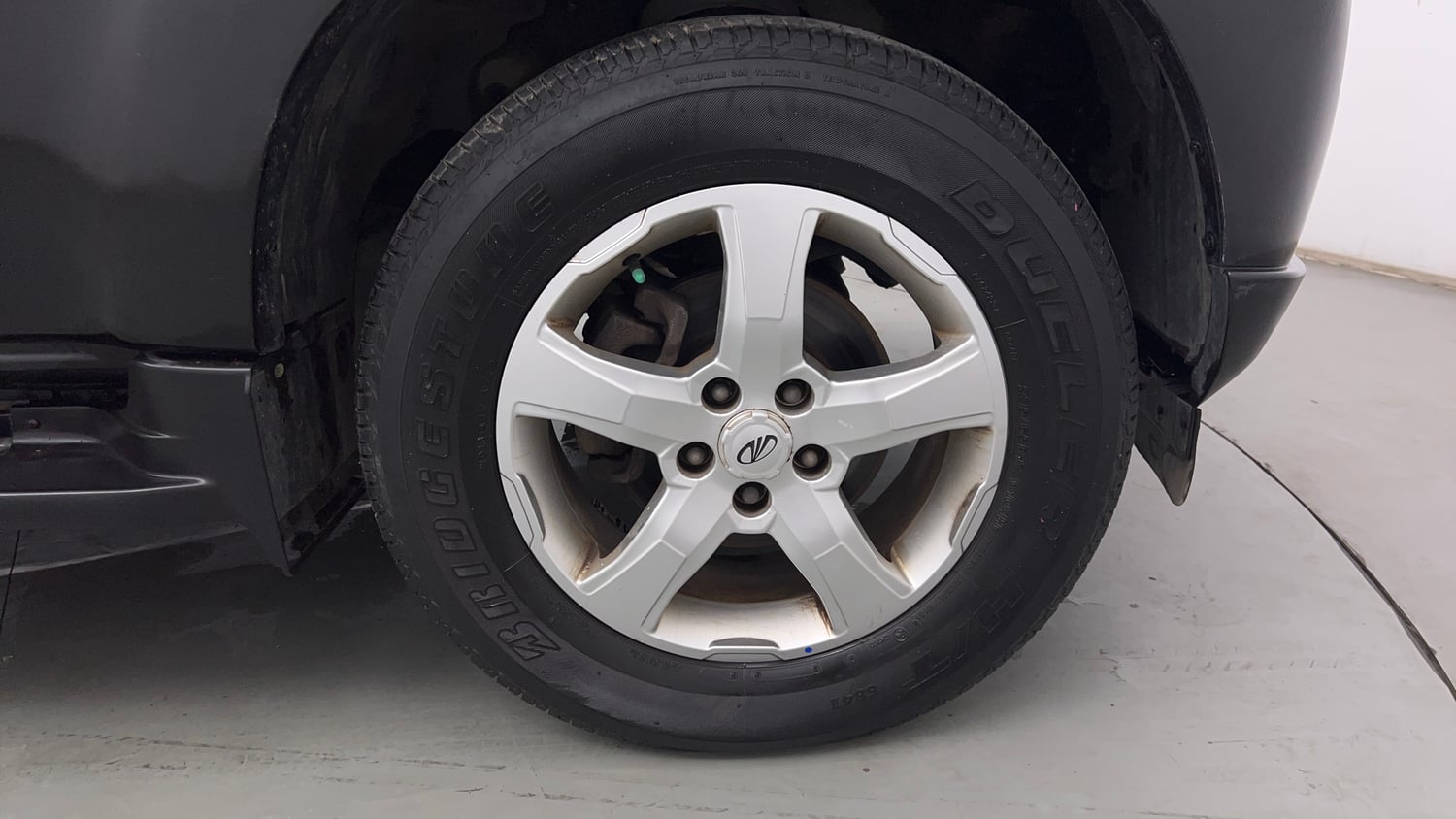 Used 2016 Mahindra Scorpio S6 Plus Diesel Manual tyres RIGHT FRONT TYRE RIM VIEW
