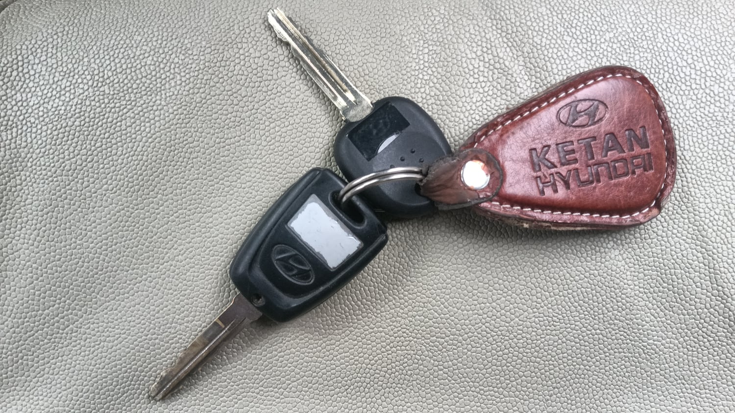 Used 2019 Hyundai Santro Sportz AMT Petrol Automatic extra CAR KEY VIEW