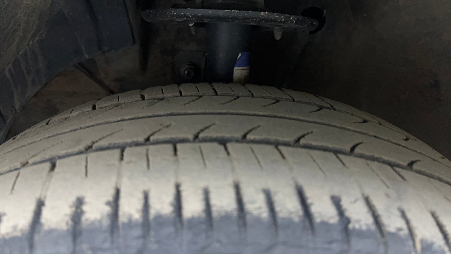 Used 2015 Maruti Suzuki Baleno Alpha 1.2 Petrol Manual tyres LEFT FRONT TYRE TREAD VIEW