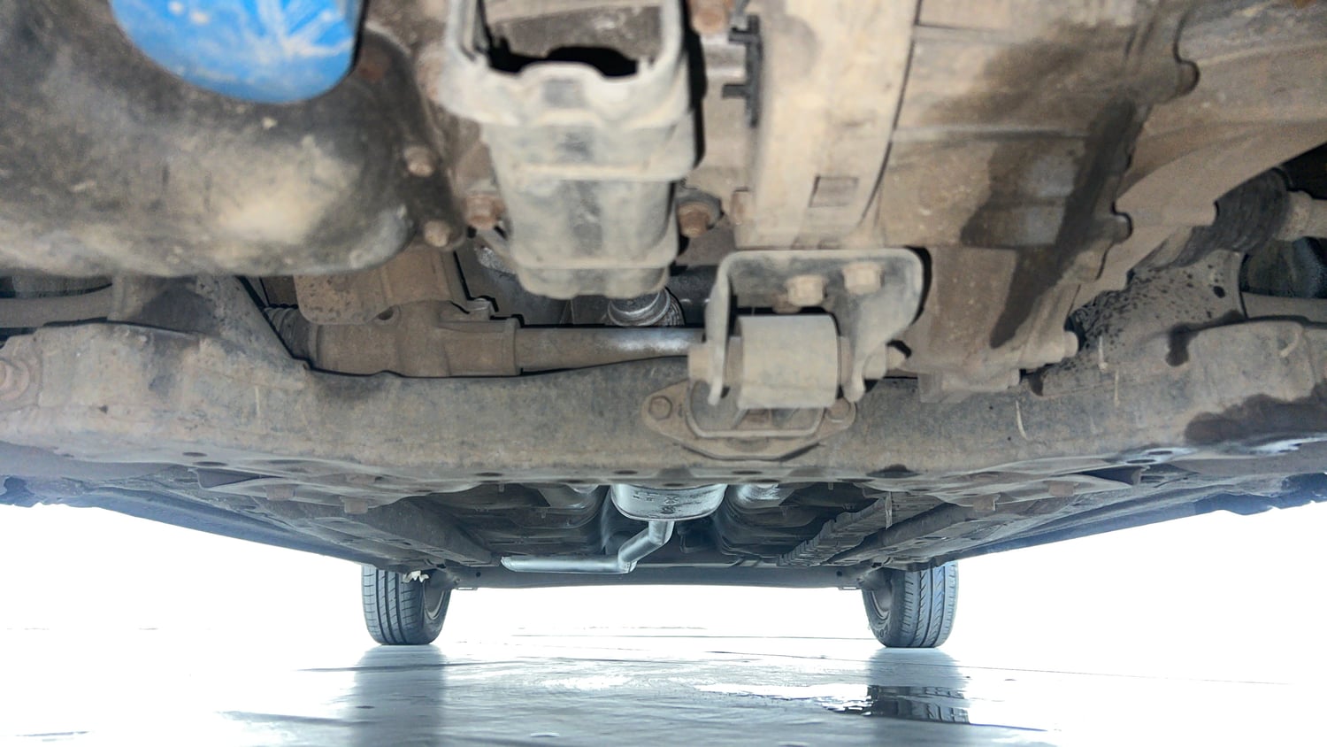 Used 2015 Hyundai Xcent S 1.2 (O) Petrol Manual extra FRONT LEFT UNDERBODY VIEW