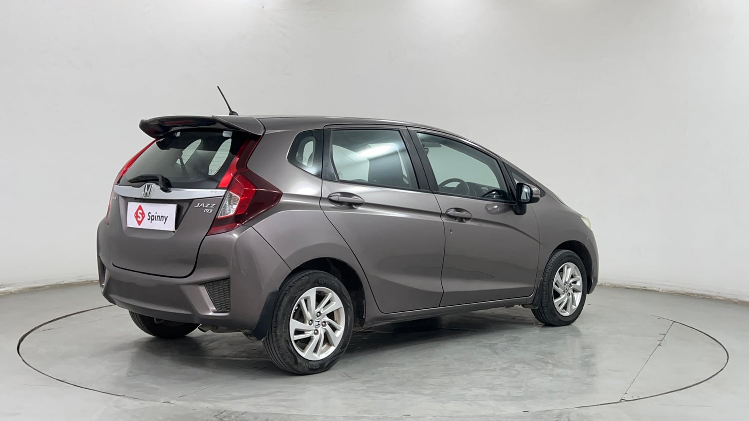 Used 2016 Honda Jazz VX Petrol+cng(outside fitted) Cng Manual exterior RIGHT REAR CORNER VIEW
