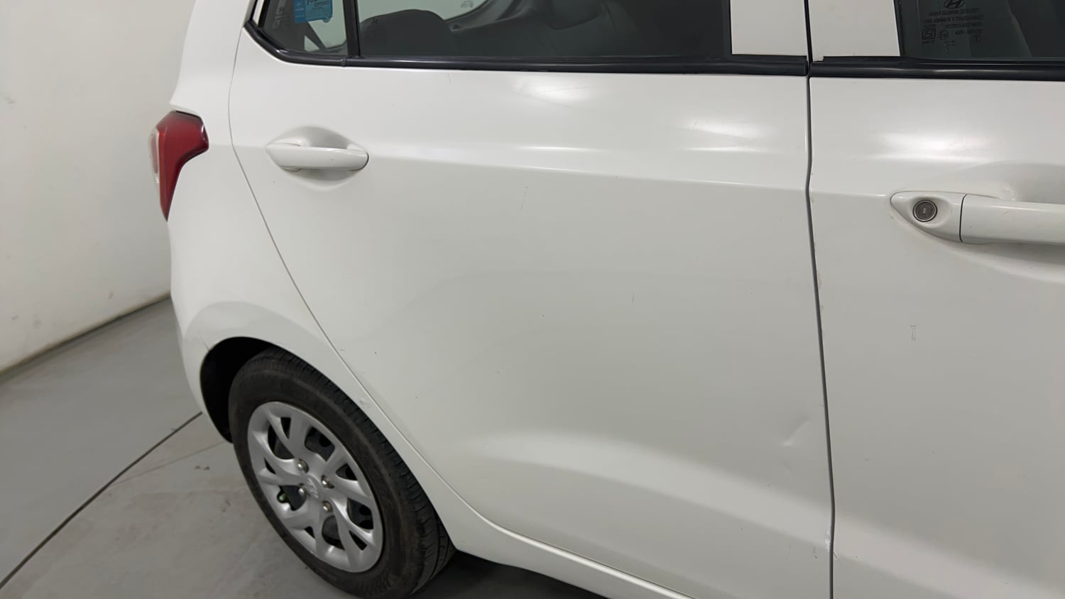 Used 2018 Hyundai Grand i10 Magna AT 1.2 Kappa VTVT Petrol Automatic dents MINOR SCRATCH