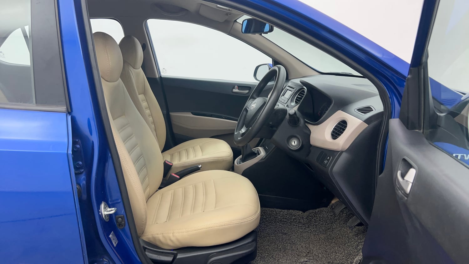 Used 2015 Hyundai Xcent S 1.2 (O) Petrol Manual interior RIGHT SIDE FRONT DOOR CABIN VIEW