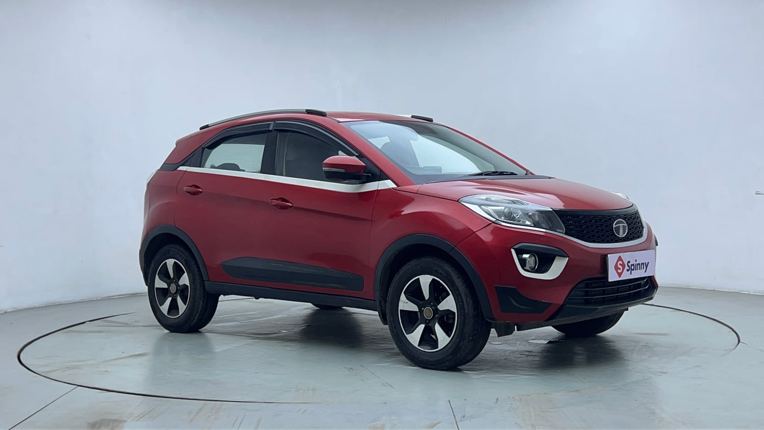Used 2018 Tata Nexon XZ Plus Petrol Manual exterior RIGHT FRONT CORNER VIEW