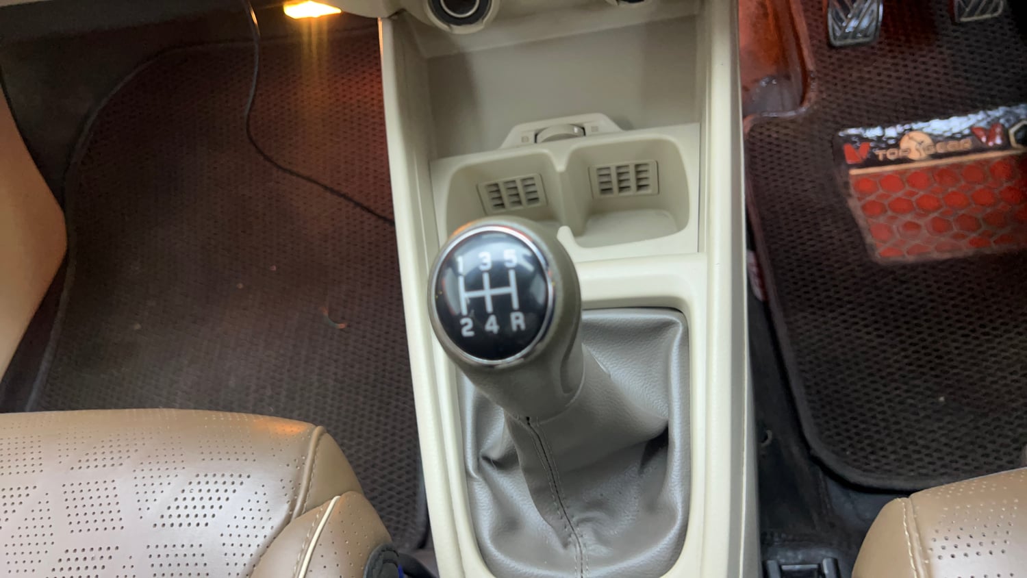 Used 2021 Maruti Suzuki New Ertiga VXi Petrol Manual interior GEAR  KNOB VIEW