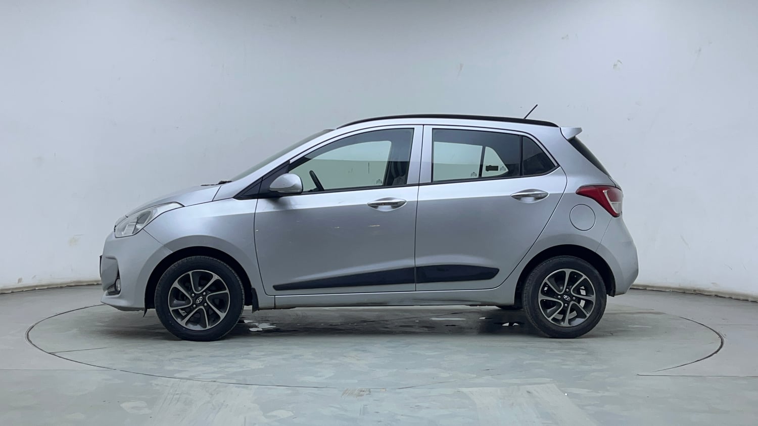 Used 2017 Hyundai Grand i10 Asta 1.2 Kappa VTVT Petrol Manual exterior LEFT SIDE VIEW
