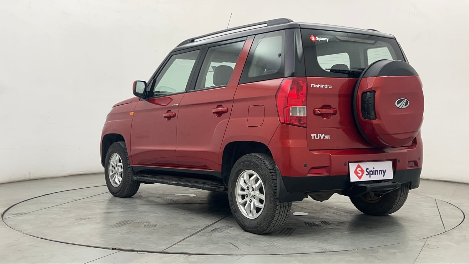 Used 2017 Mahindra TUV300 T8 mHAWK100 Dual Tone Diesel Manual exterior LEFT REAR CORNER VIEW