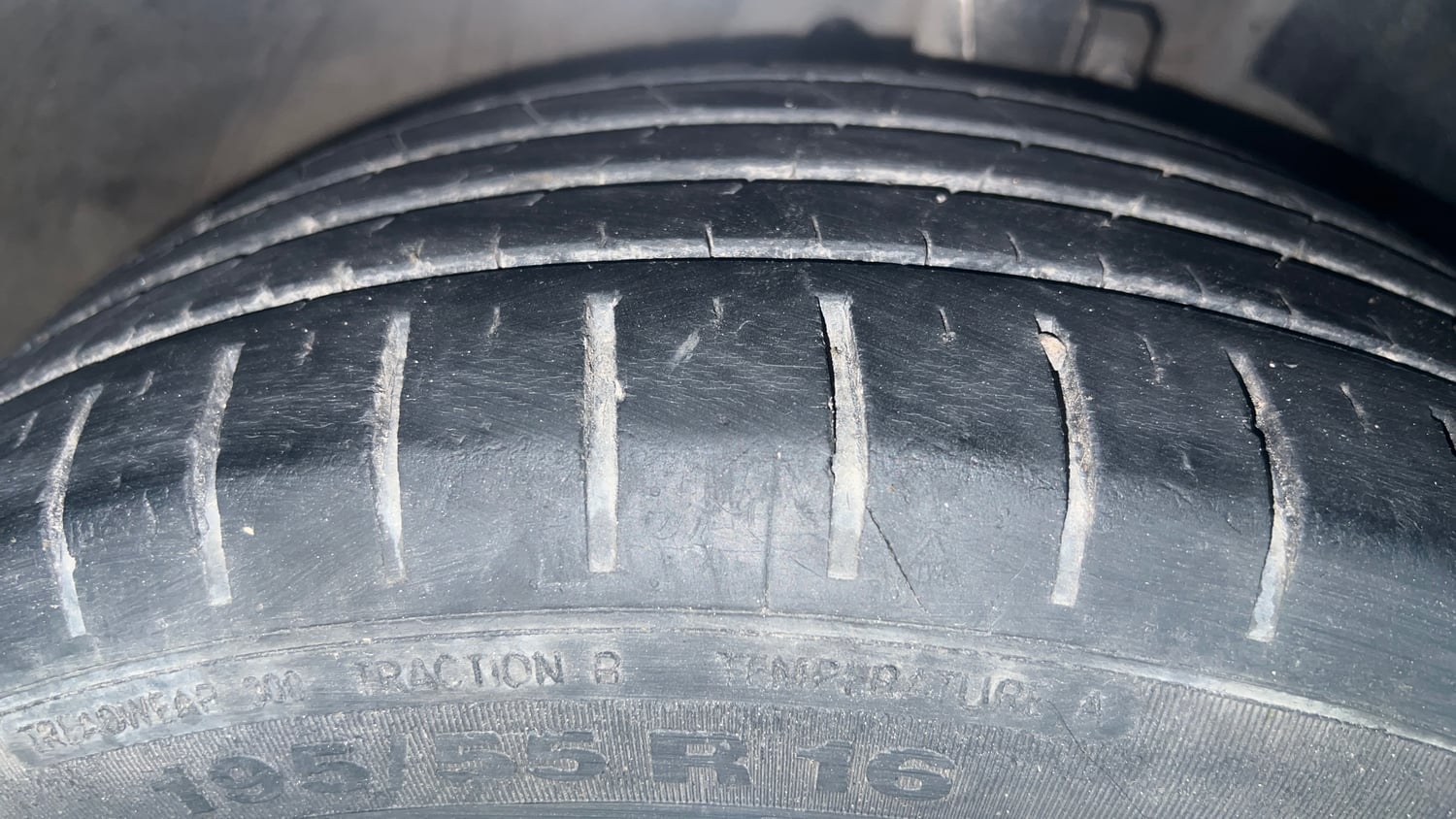 Used 2020 Toyota Glanza V CVT Petrol Automatic tyres RIGHT FRONT TYRE TREAD VIEW
