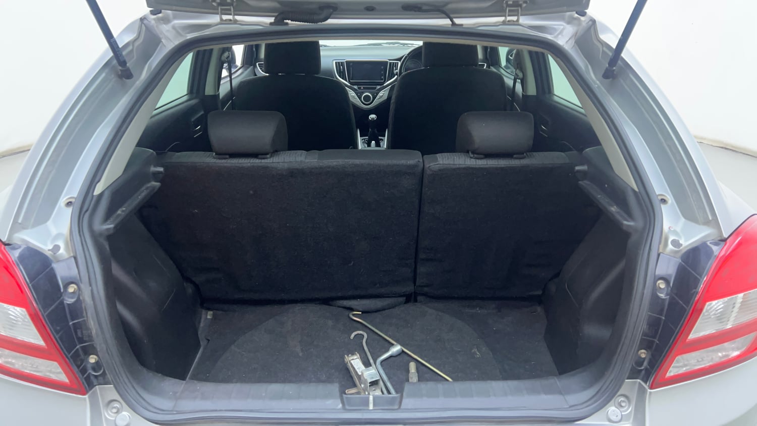 Used 2015 Maruti Suzuki Baleno Alpha 1.2 Petrol Manual interior DICKY INSIDE VIEW