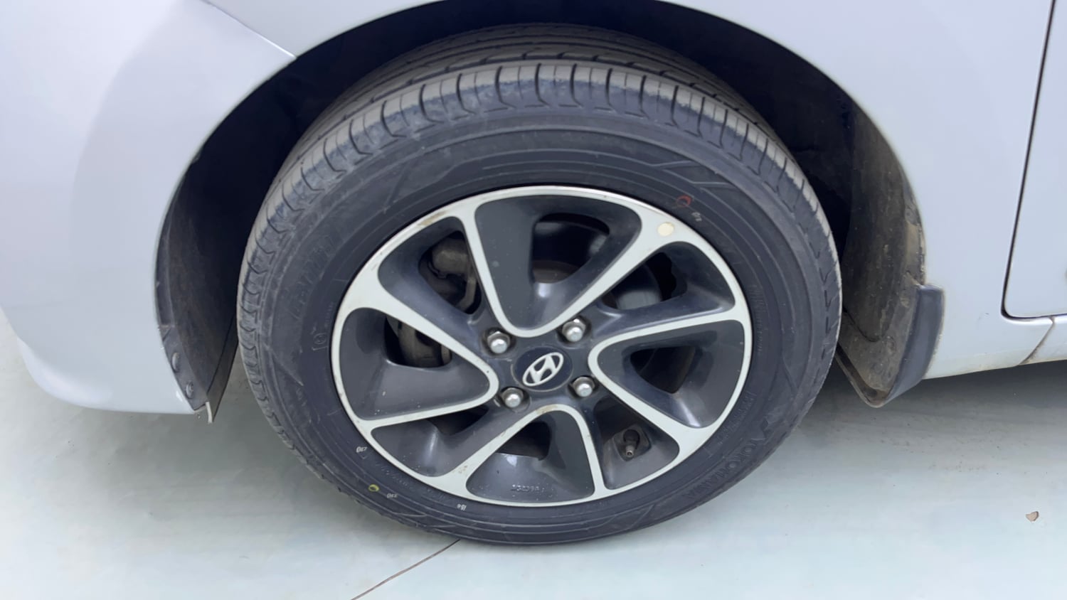 Used 2017 Hyundai Grand i10 Asta 1.2 Kappa VTVT Petrol Manual tyres LEFT FRONT TYRE RIM VIEW