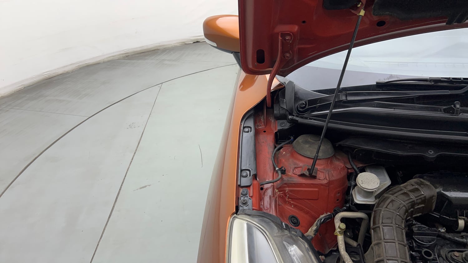 Used 2018 Maruti Suzuki Baleno Alpha 1.2 Petrol Manual engine ENGINE RIGHT SIDE HINGE & APRON VIEW