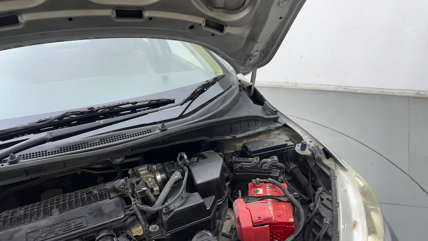 Used 2014 Honda City VX CVT Petrol Automatic engine ENGINE LEFT SIDE HINGE & APRON VIEW
