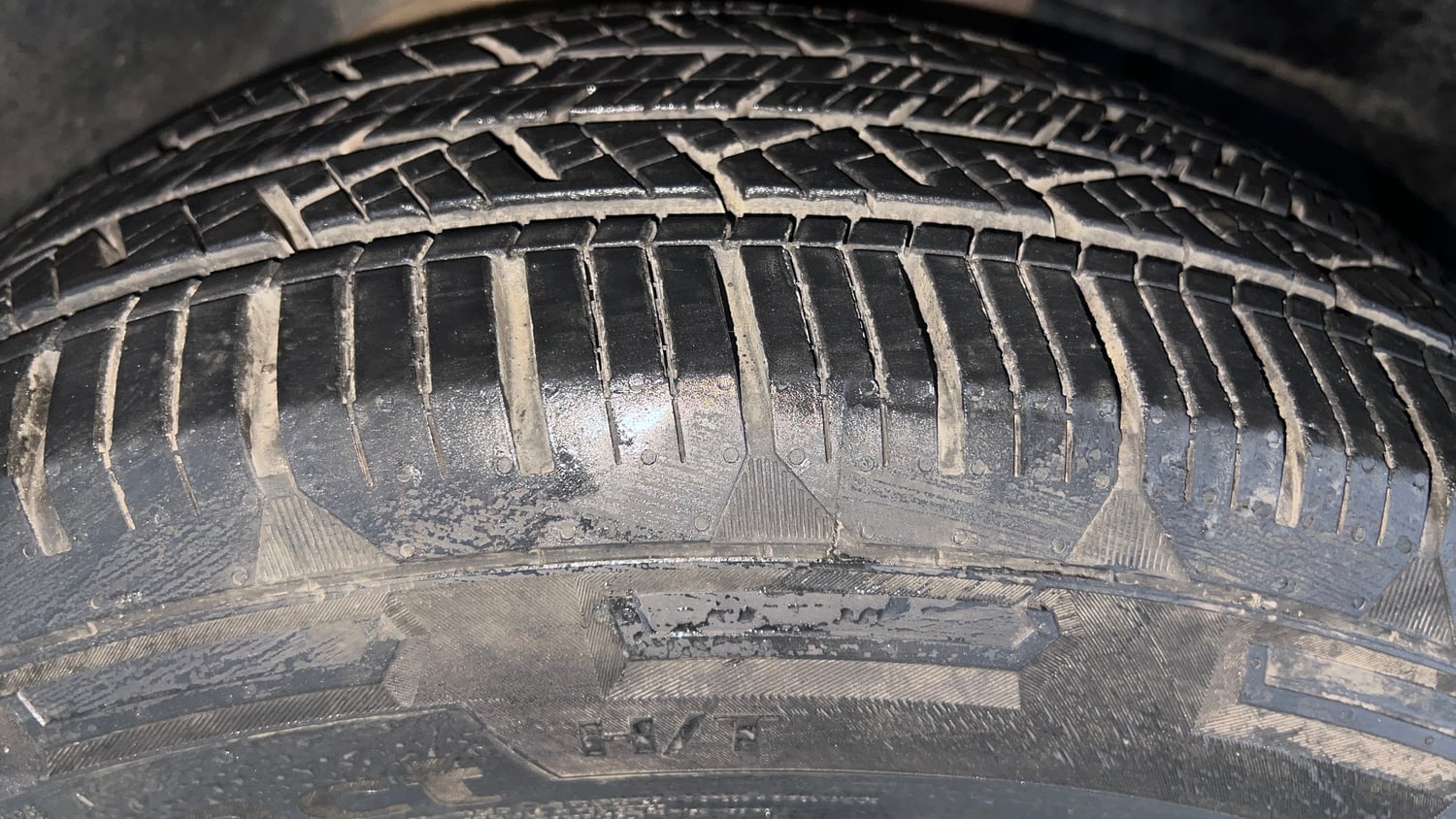 Used 2019 Mahindra XUV500 W11 AT Diesel Automatic tyres RIGHT FRONT TYRE TREAD VIEW