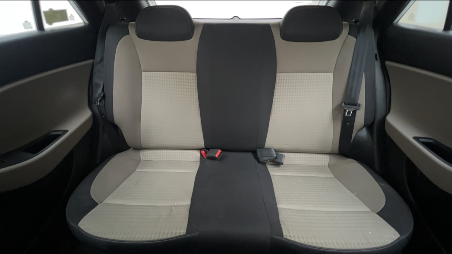 Used 2020 Hyundai Elite i20 Sportz Plus 1.2 Petrol Manual interior REAR SEAT CONDITION VIEW