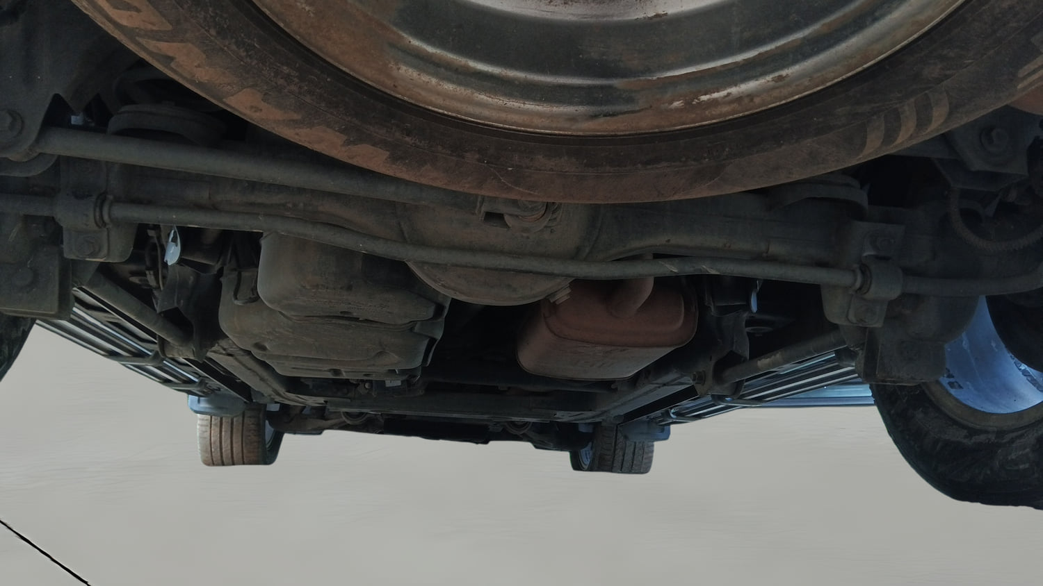 Used 2023 Mahindra Scorpio N Z8 L Diesel AT 4WD 7 STR Diesel Automatic extra REAR RIGHT UNDERBODY VIEW
